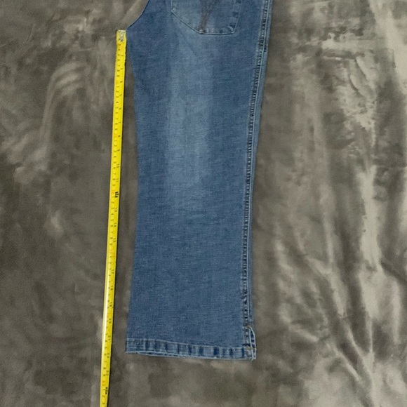 Denim capri pants by JLo. EUC! - Picture 5 of 6